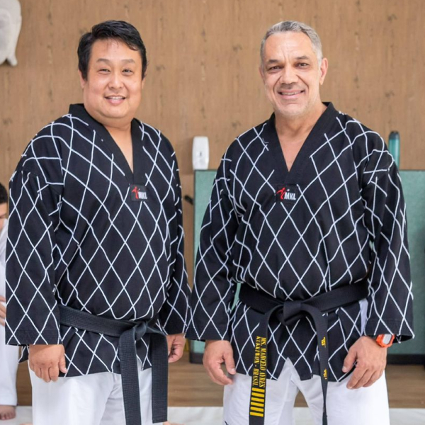 Com Alyson Yamaguti.