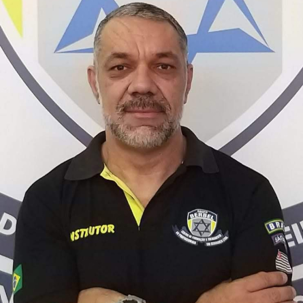 Mestre Marcelo Ayres é credenciado desde 2015 em Defesa Pessoal e Educação Física  pela Polícia federal